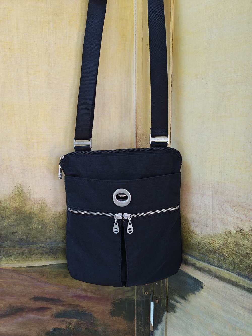 Baggallini Black RFID Crossbody Travel Bag Nylon Multi Pocket Mint Condition